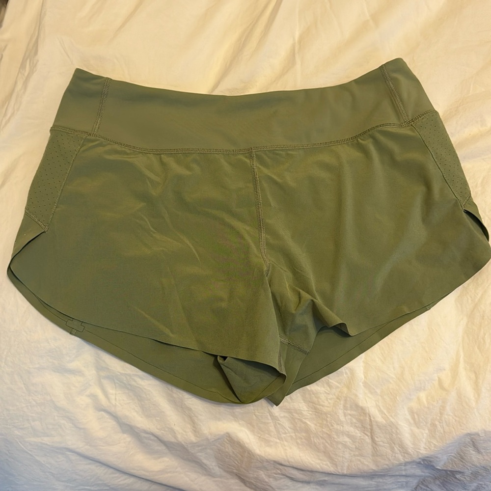 Athleta green 3.5in running shorts